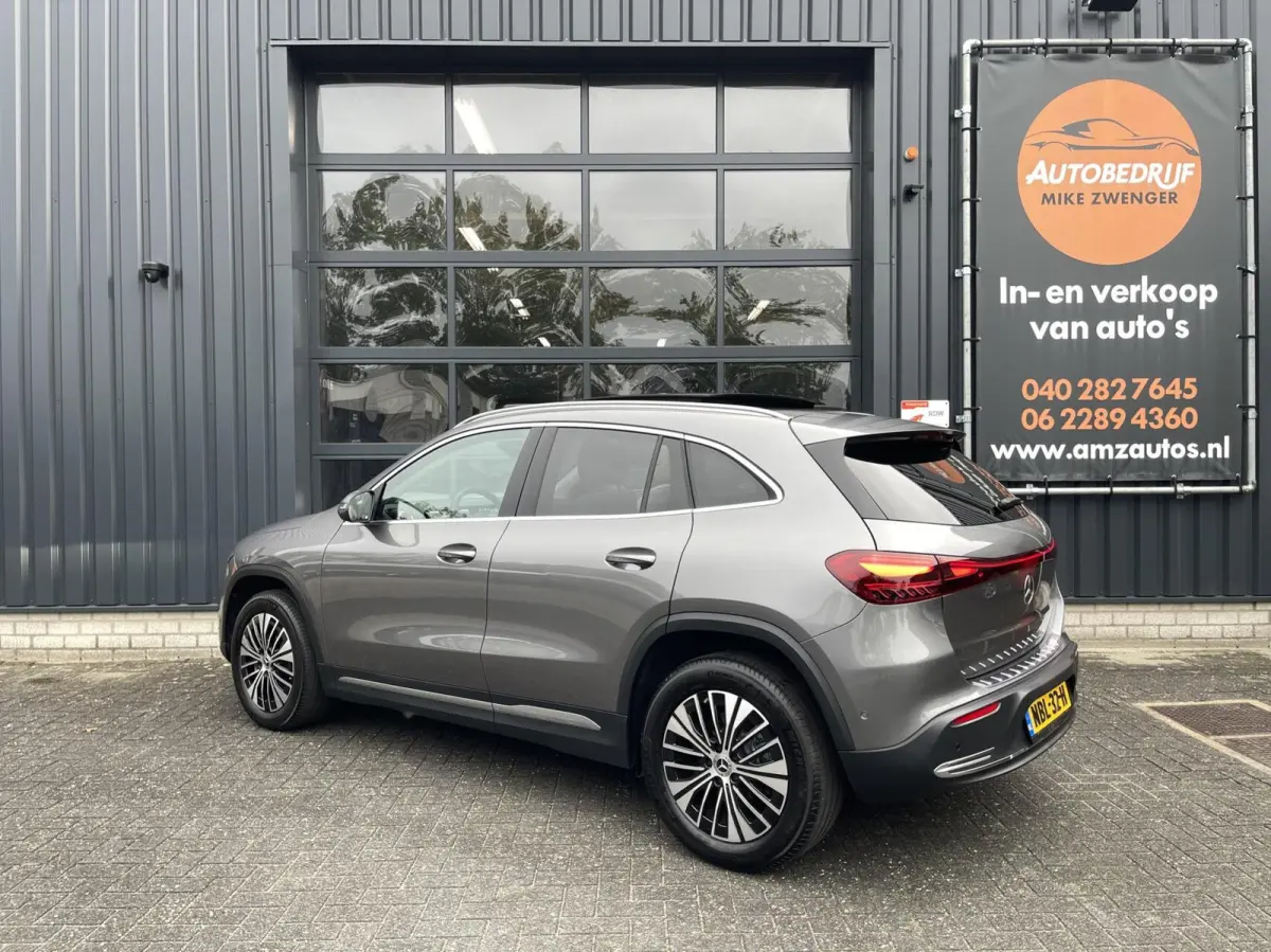 250+ Business Solution Luxury 71 kWh PANORAMADAK|SFEERVERLICHTING|LEER|CAMERA|CARPLAY|DODEHOEK ASSIST|WINTER PAKKET|MBUX
