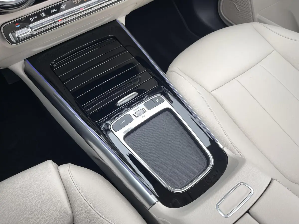 250+ Business Solution Luxury 71 kWh PANORAMADAK|SFEERVERLICHTING|LEER|CAMERA|CARPLAY|DODEHOEK ASSIST|WINTER PAKKET|MBUX