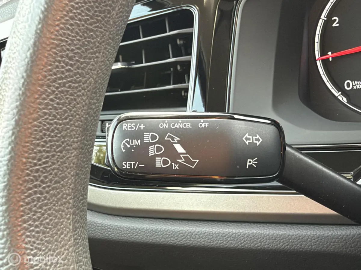 1.0MPI Comfortline Airco |Carplay | PDC |