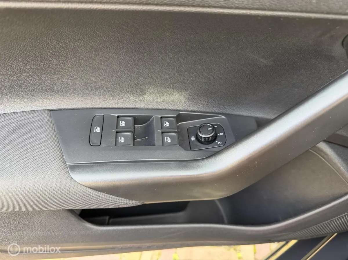 1.0MPI Comfortline Airco |Carplay | PDC |