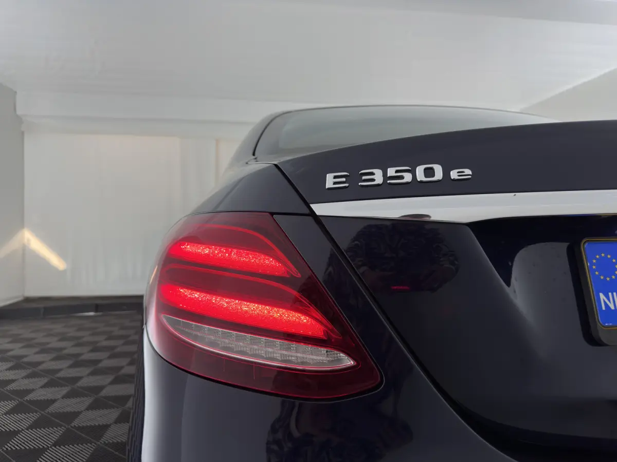 350 e Lease Edition Aut. *LEATHER-FABRIC | FULL-LED | BURMESTER-SOUND | TOP-VIEW | HEATED-SPORTSEATS | AMBIENT-LIGHT | NAVI-FULLMAP | AIRMATIC | SHIFT-PADDLES | ECC | PDC | CRUISE | 18''ALU*