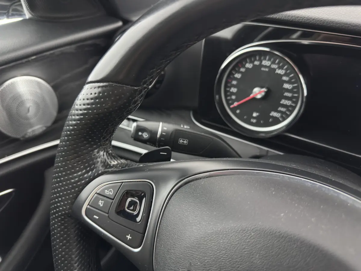 350 e Lease Edition Aut. *LEATHER-FABRIC | FULL-LED | BURMESTER-SOUND | TOP-VIEW | HEATED-SPORTSEATS | AMBIENT-LIGHT | NAVI-FULLMAP | AIRMATIC | SHIFT-PADDLES | ECC | PDC | CRUISE | 18''ALU*