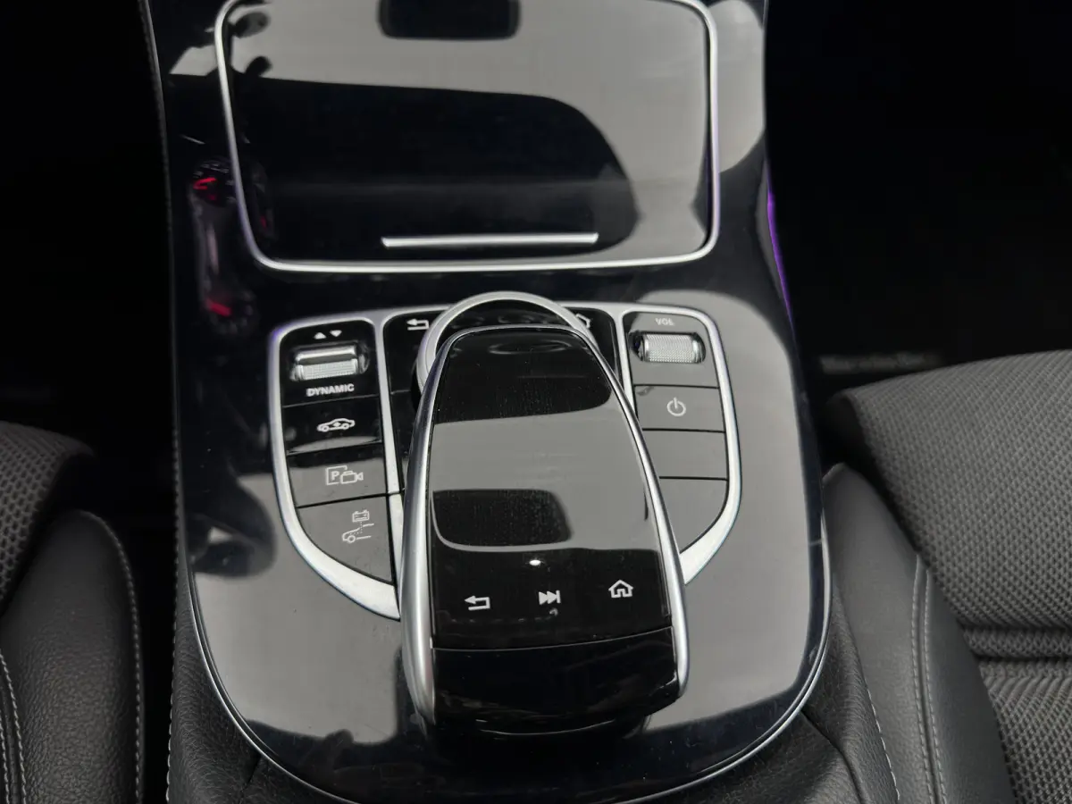 350 e Lease Edition Aut. *LEATHER-FABRIC | FULL-LED | BURMESTER-SOUND | TOP-VIEW | HEATED-SPORTSEATS | AMBIENT-LIGHT | NAVI-FULLMAP | AIRMATIC | SHIFT-PADDLES | ECC | PDC | CRUISE | 18''ALU*