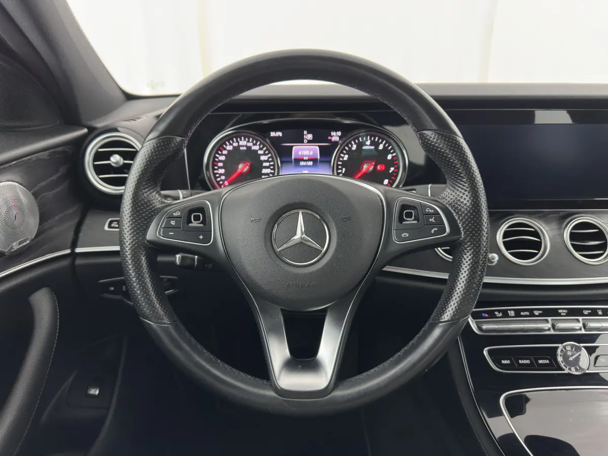 350 e Lease Edition Aut. *LEATHER-FABRIC | FULL-LED | BURMESTER-SOUND | TOP-VIEW | HEATED-SPORTSEATS | AMBIENT-LIGHT | NAVI-FULLMAP | AIRMATIC | SHIFT-PADDLES | ECC | PDC | CRUISE | 18''ALU*