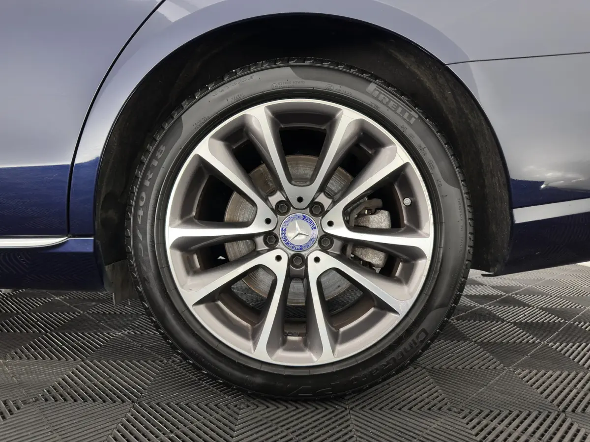 350 e Lease Edition Aut. *LEATHER-FABRIC | FULL-LED | BURMESTER-SOUND | TOP-VIEW | HEATED-SPORTSEATS | AMBIENT-LIGHT | NAVI-FULLMAP | AIRMATIC | SHIFT-PADDLES | ECC | PDC | CRUISE | 18''ALU*