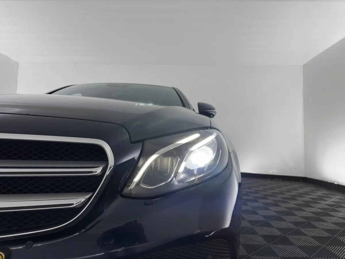 350 e Lease Edition Aut. *LEATHER-FABRIC | FULL-LED | BURMESTER-SOUND | TOP-VIEW | HEATED-SPORTSEATS | AMBIENT-LIGHT | NAVI-FULLMAP | AIRMATIC | SHIFT-PADDLES | ECC | PDC | CRUISE | 18''ALU*