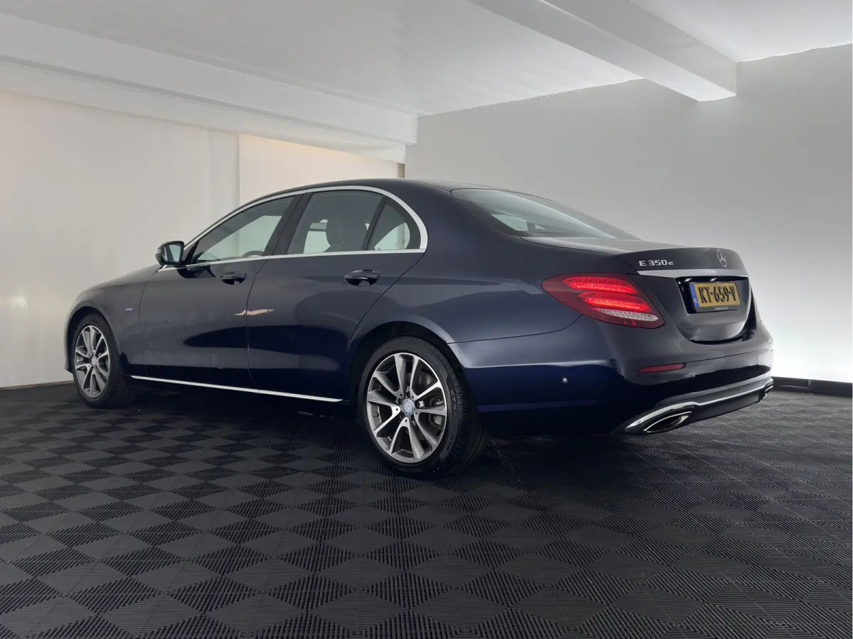 350 e Lease Edition Aut. *LEATHER-FABRIC | FULL-LED | BURMESTER-SOUND | TOP-VIEW | HEATED-SPORTSEATS | AMBIENT-LIGHT | NAVI-FULLMAP | AIRMATIC | SHIFT-PADDLES | ECC | PDC | CRUISE | 18''ALU*
