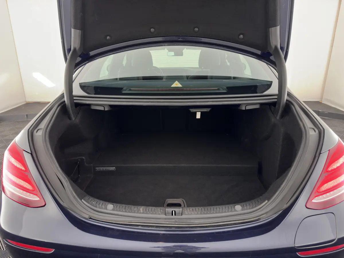 350 e Lease Edition Aut. *LEATHER-FABRIC | FULL-LED | BURMESTER-SOUND | TOP-VIEW | HEATED-SPORTSEATS | AMBIENT-LIGHT | NAVI-FULLMAP | AIRMATIC | SHIFT-PADDLES | ECC | PDC | CRUISE | 18''ALU*