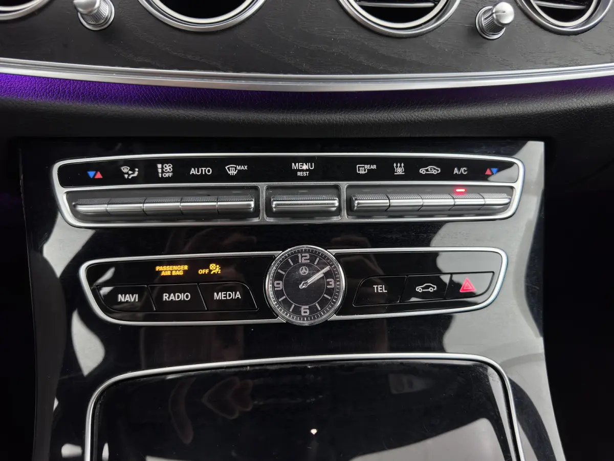 350 e Lease Edition Aut. *LEATHER-FABRIC | FULL-LED | BURMESTER-SOUND | TOP-VIEW | HEATED-SPORTSEATS | AMBIENT-LIGHT | NAVI-FULLMAP | AIRMATIC | SHIFT-PADDLES | ECC | PDC | CRUISE | 18''ALU*