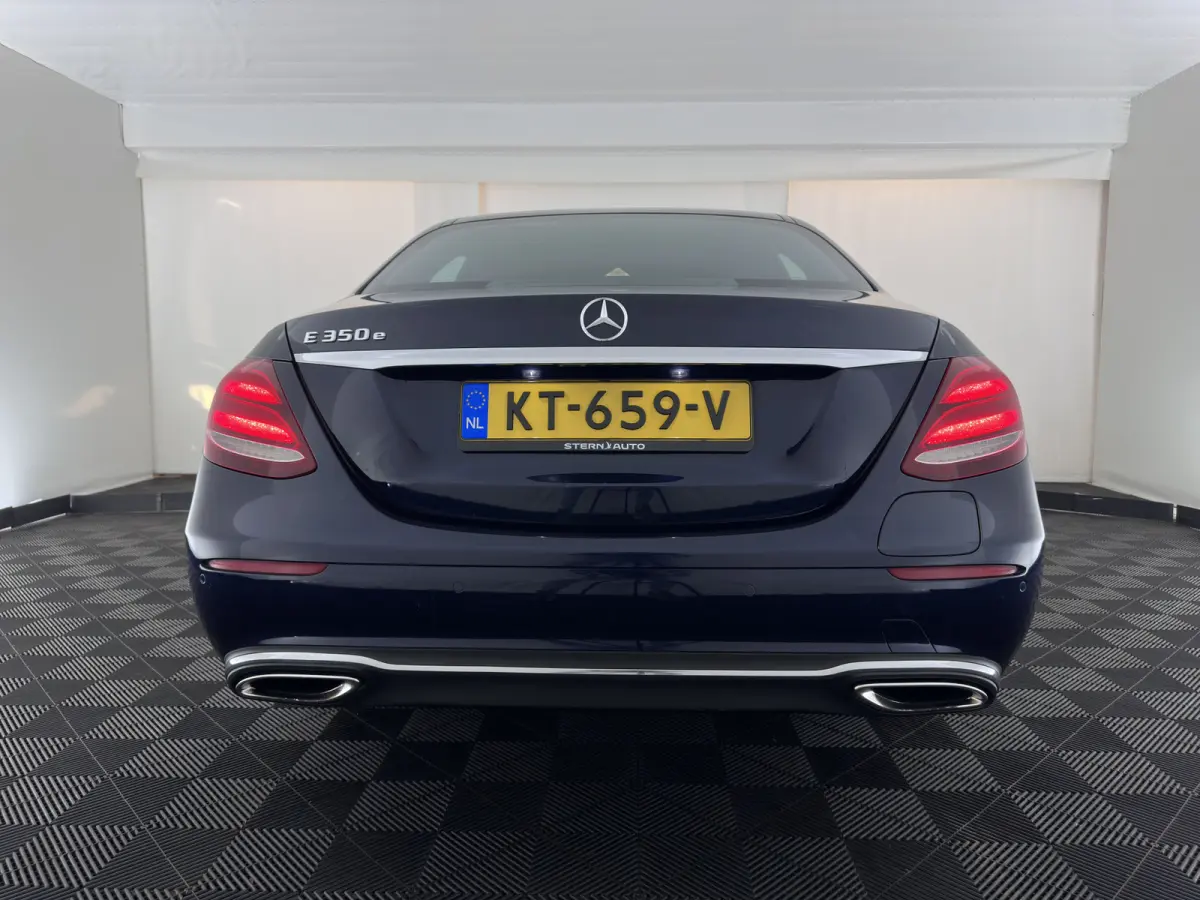 350 e Lease Edition Aut. *LEATHER-FABRIC | FULL-LED | BURMESTER-SOUND | TOP-VIEW | HEATED-SPORTSEATS | AMBIENT-LIGHT | NAVI-FULLMAP | AIRMATIC | SHIFT-PADDLES | ECC | PDC | CRUISE | 18''ALU*