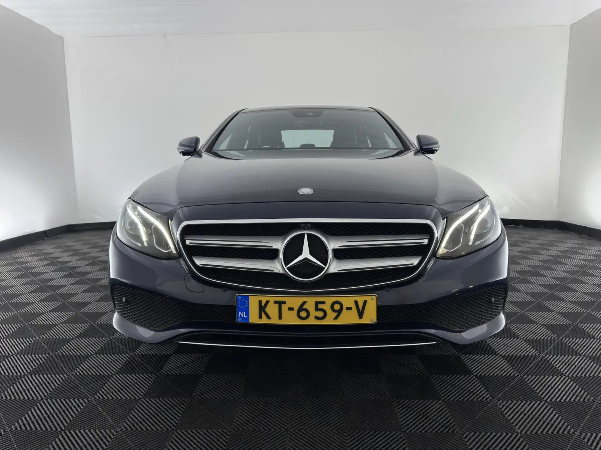 350 e Lease Edition Aut. *LEATHER-FABRIC | FULL-LED | BURMESTER-SOUND | TOP-VIEW | HEATED-SPORTSEATS | AMBIENT-LIGHT | NAVI-FULLMAP | AIRMATIC | SHIFT-PADDLES | ECC | PDC | CRUISE | 18''ALU*