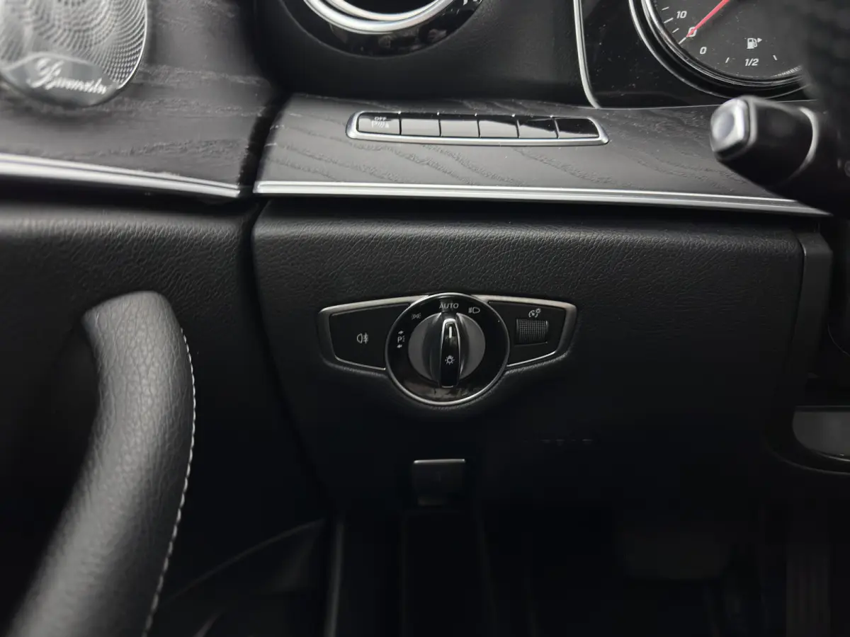 350 e Lease Edition Aut. *LEATHER-FABRIC | FULL-LED | BURMESTER-SOUND | TOP-VIEW | HEATED-SPORTSEATS | AMBIENT-LIGHT | NAVI-FULLMAP | AIRMATIC | SHIFT-PADDLES | ECC | PDC | CRUISE | 18''ALU*