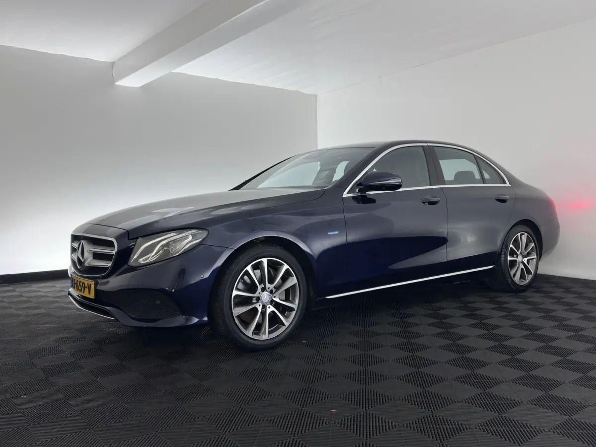 350 e Lease Edition Aut. *LEATHER-FABRIC | FULL-LED | BURMESTER-SOUND | TOP-VIEW | HEATED-SPORTSEATS | AMBIENT-LIGHT | NAVI-FULLMAP | AIRMATIC | SHIFT-PADDLES | ECC | PDC | CRUISE | 18''ALU*