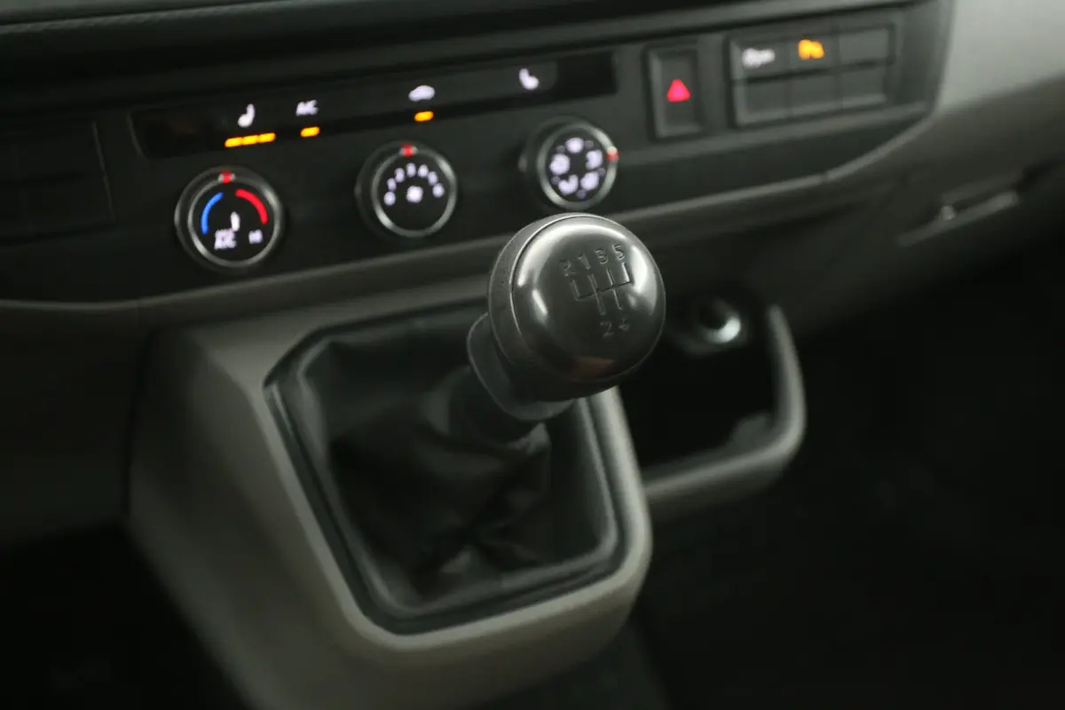 2.0 TDI L2H1 | DC | 6 Zits | Airco | Cruise | Carplay | 2xSchuifdeur | Trekhaak | Parkeersens.