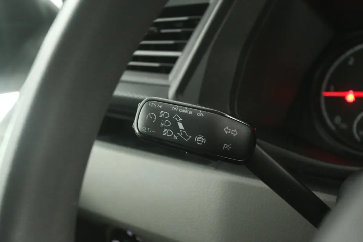 2.0 TDI L2H1 | DC | 6 Zits | Airco | Cruise | Carplay | 2xSchuifdeur | Trekhaak | Parkeersens.