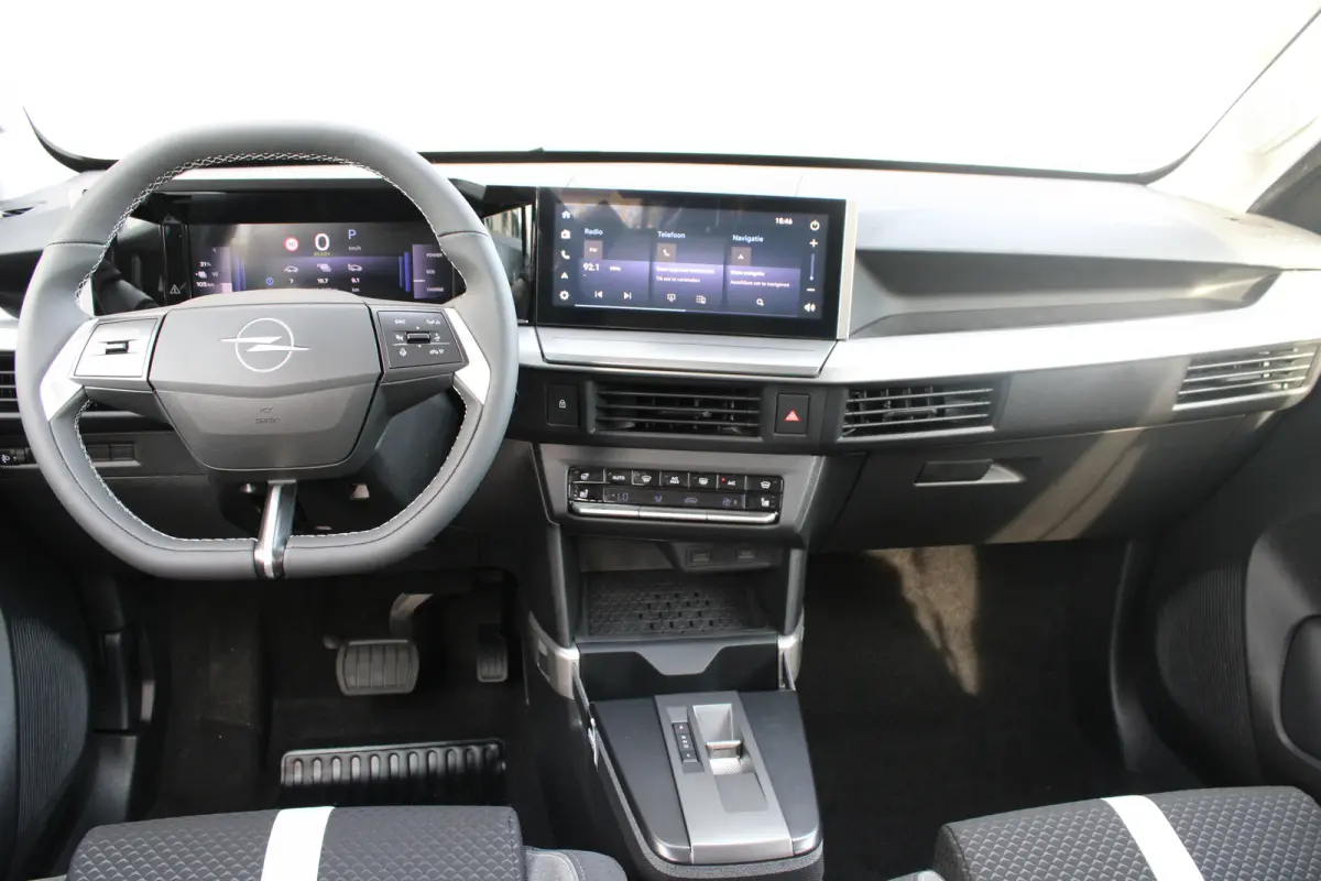 GS - 54 kWh | Fase 3 laden | Navigatie | Camera | Stoelverwarming | Apple carplay | Nieuw |