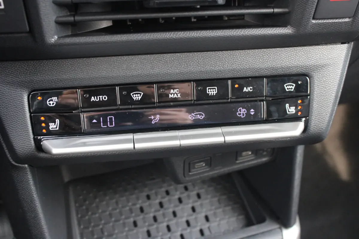 GS - 54 kWh | Fase 3 laden | Navigatie | Camera | Stoelverwarming | Apple carplay | Nieuw |