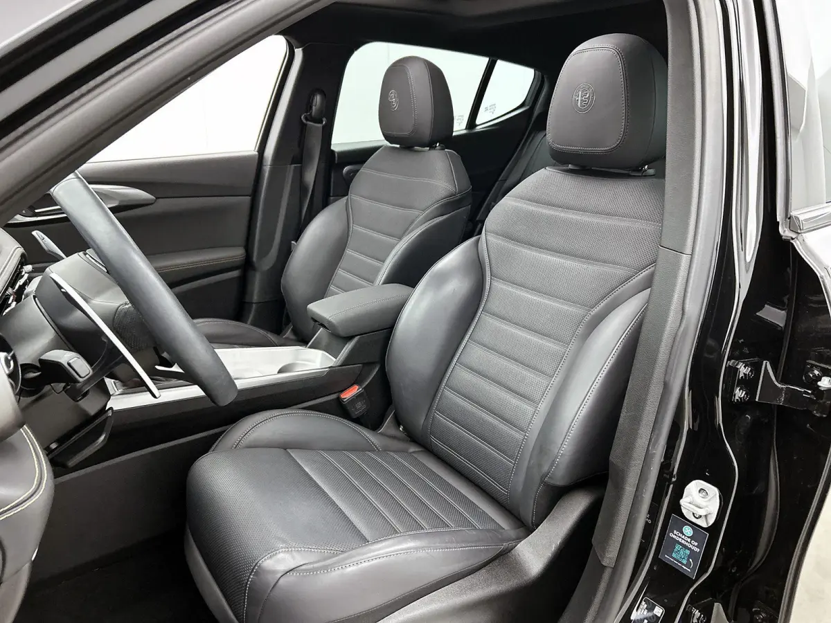 160pk Veloce | 1ste eigenaar | Glazen dak | Dodehoekdetectie | LEER | Camera | AUTOMAAT