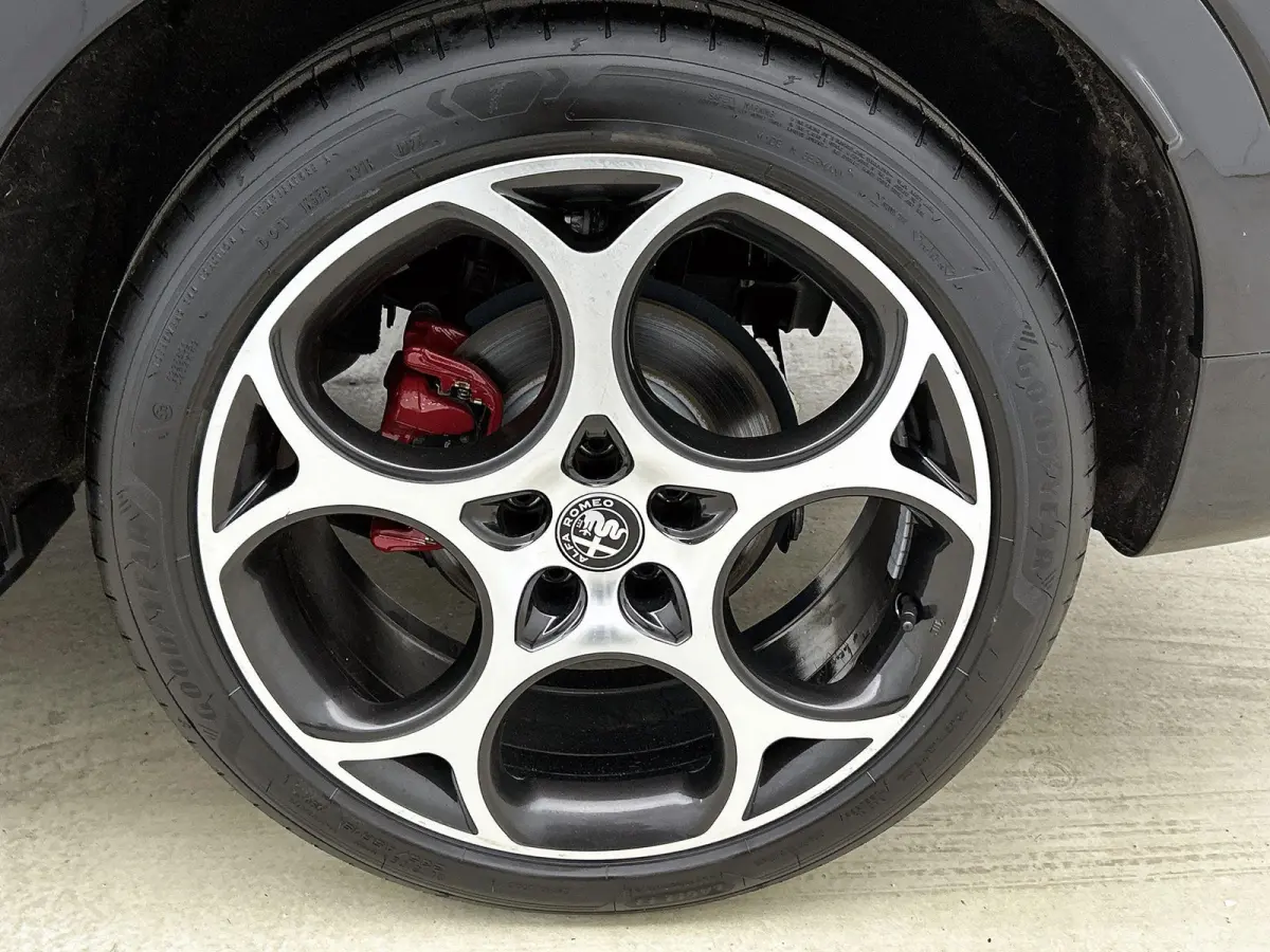 160pk Veloce | 1ste eigenaar | Glazen dak | Dodehoekdetectie | LEER | Camera | AUTOMAAT