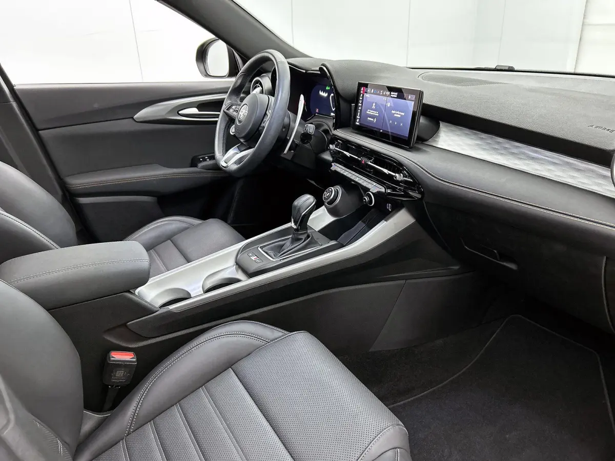 160pk Veloce | 1ste eigenaar | Glazen dak | Dodehoekdetectie | LEER | Camera | AUTOMAAT