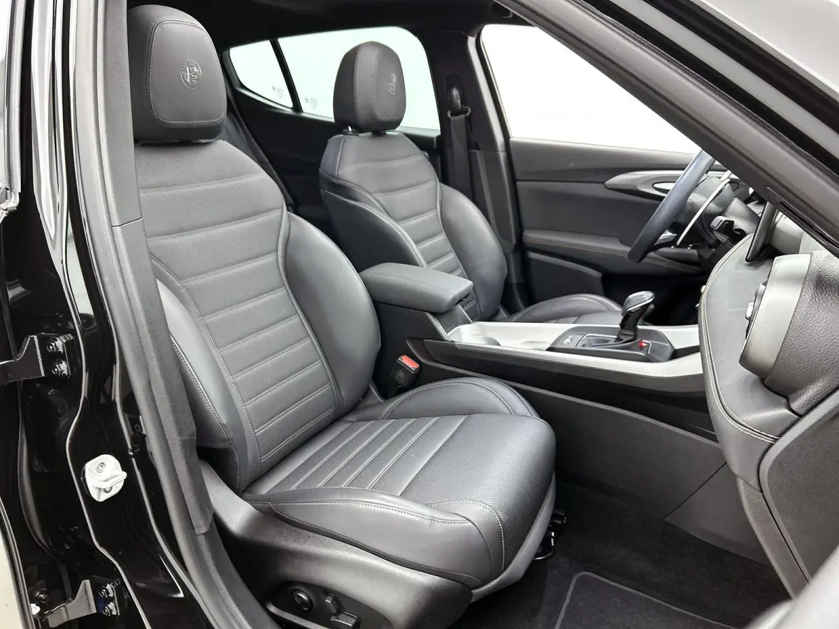 160pk Veloce | 1ste eigenaar | Glazen dak | Dodehoekdetectie | LEER | Camera | AUTOMAAT