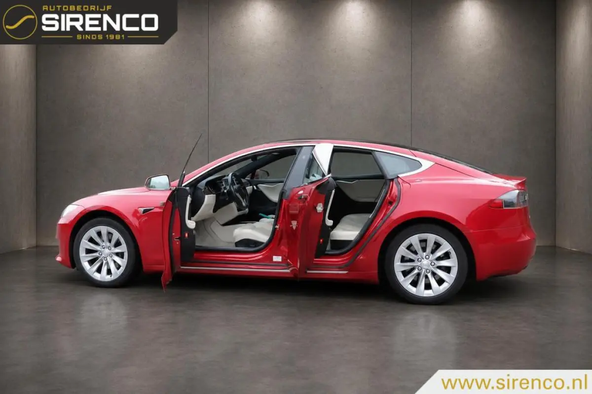 100D | nieuw model | next gen seats | panoramadak | soh 89 % | autopilot