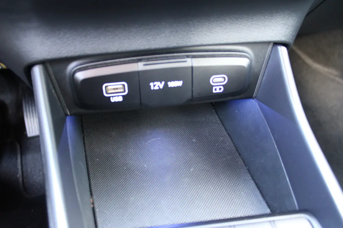 1.0 T-GDI 100pk Comfort | Airco | Camera | Carplay | Cruise control | Dodehoek detectie | Navigatie | Parkeersensoren | Digitaal cockpit | Lichtmetalen velgen