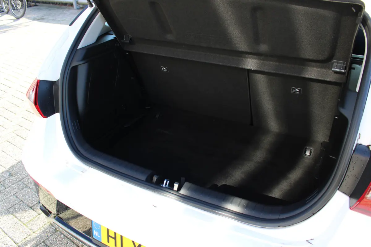 1.0 T-GDI 100pk Comfort | Airco | Camera | Carplay | Cruise control | Dodehoek detectie | Navigatie | Parkeersensoren | Digitaal cockpit | Lichtmetalen velgen