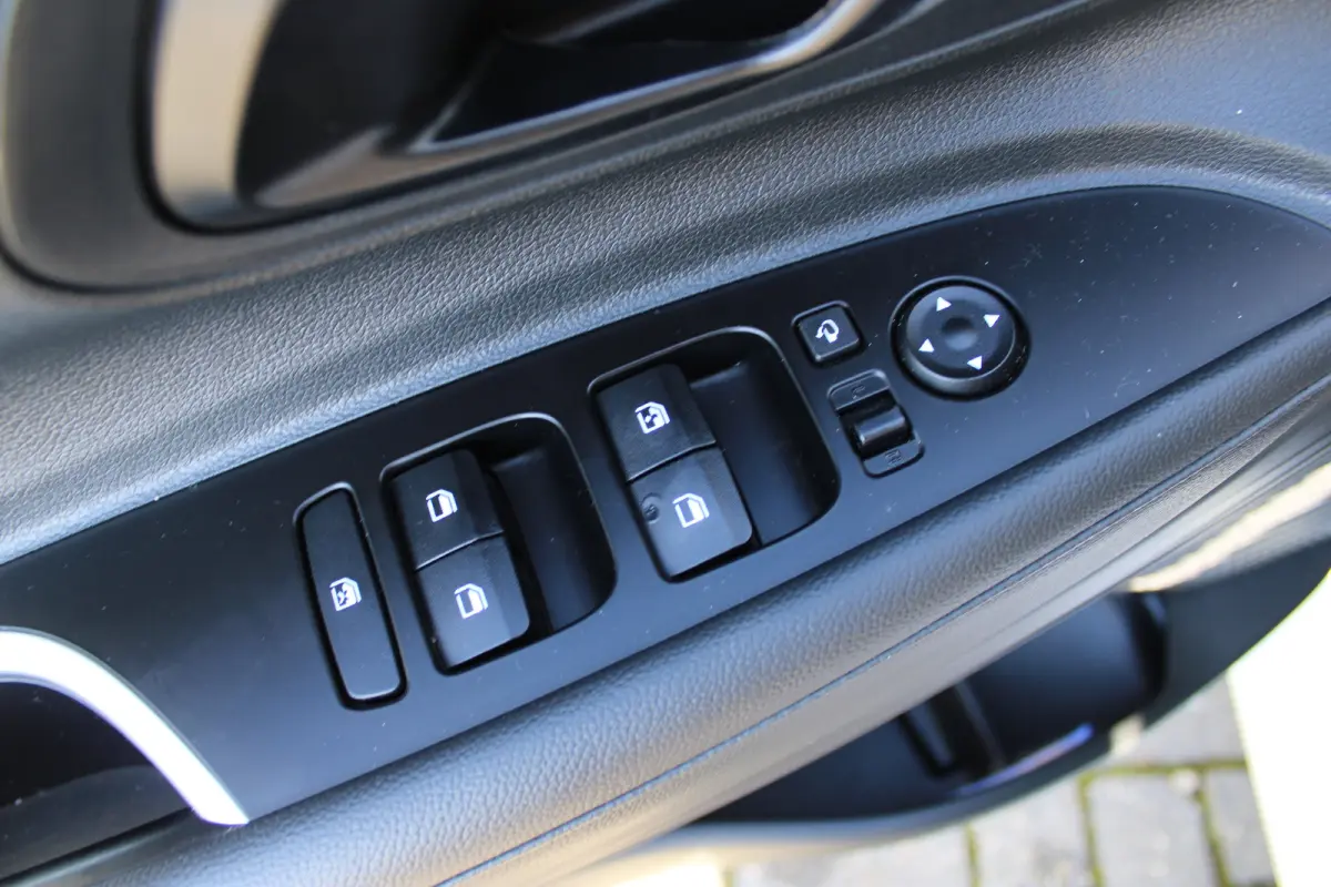 1.0 T-GDI 100pk Comfort | Airco | Camera | Carplay | Cruise control | Dodehoek detectie | Navigatie | Parkeersensoren | Digitaal cockpit | Lichtmetalen velgen