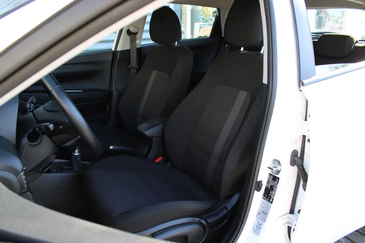 1.0 T-GDI 100pk Comfort | Airco | Camera | Carplay | Cruise control | Dodehoek detectie | Navigatie | Parkeersensoren | Digitaal cockpit | Lichtmetalen velgen