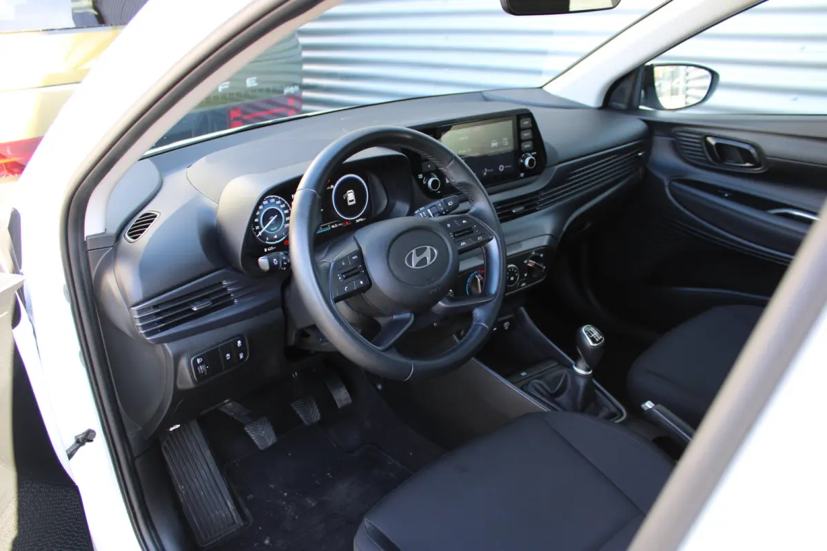 1.0 T-GDI 100pk Comfort | Airco | Camera | Carplay | Cruise control | Dodehoek detectie | Navigatie | Parkeersensoren | Digitaal cockpit | Lichtmetalen velgen