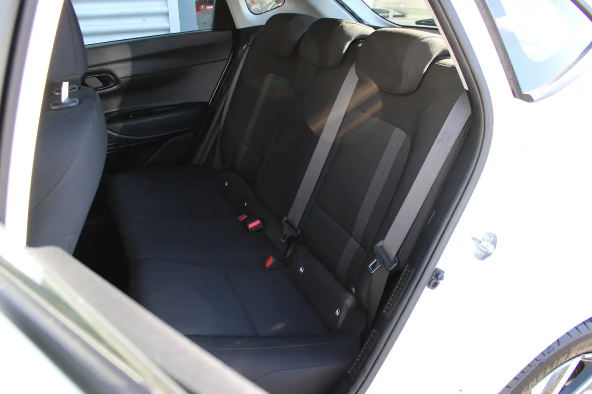 1.0 T-GDI 100pk Comfort | Airco | Camera | Carplay | Cruise control | Dodehoek detectie | Navigatie | Parkeersensoren | Digitaal cockpit | Lichtmetalen velgen