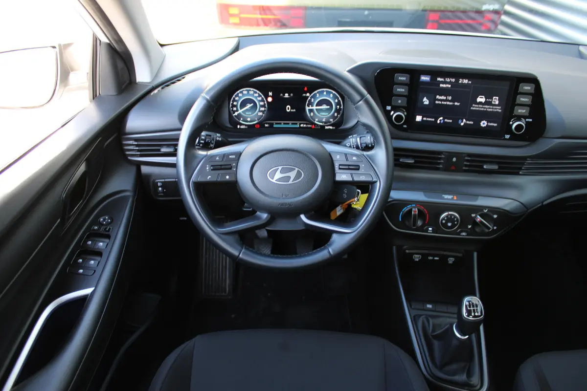 1.0 T-GDI 100pk Comfort | Airco | Camera | Carplay | Cruise control | Dodehoek detectie | Navigatie | Parkeersensoren | Digitaal cockpit | Lichtmetalen velgen