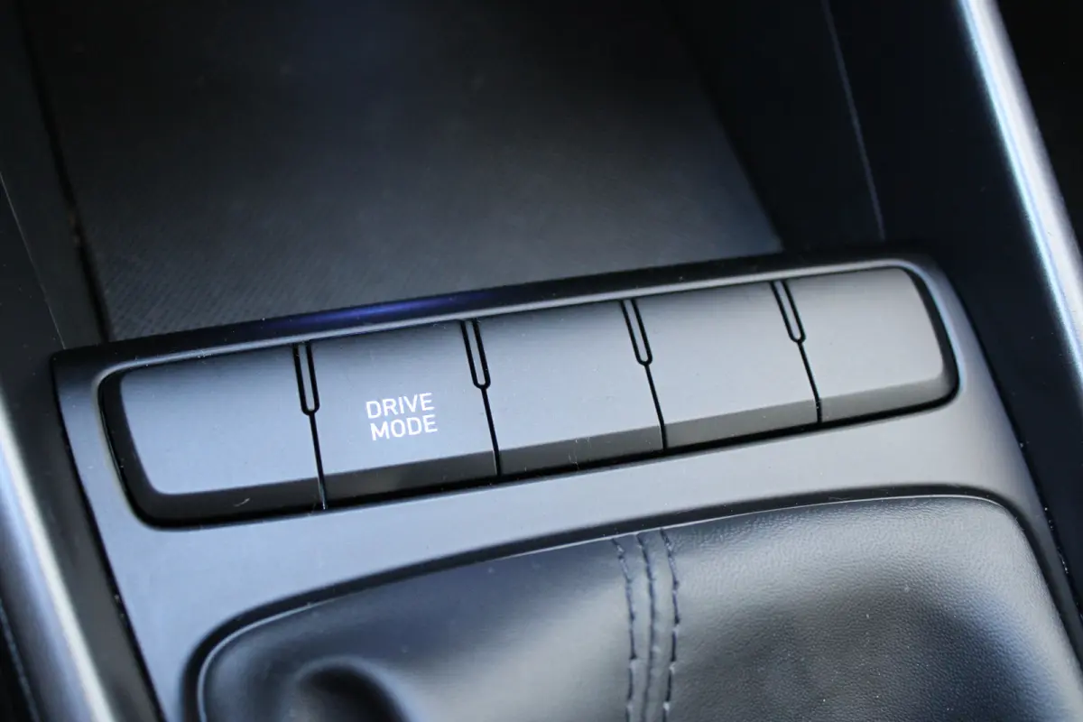 1.0 T-GDI 100pk Comfort | Airco | Camera | Carplay | Cruise control | Dodehoek detectie | Navigatie | Parkeersensoren | Digitaal cockpit | Lichtmetalen velgen