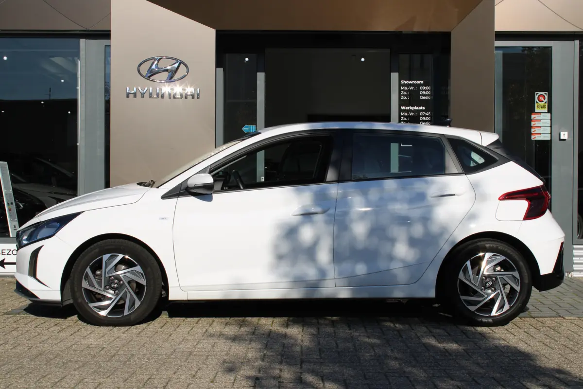 1.0 T-GDI 100pk Comfort | Airco | Camera | Carplay | Cruise control | Dodehoek detectie | Navigatie | Parkeersensoren | Digitaal cockpit | Lichtmetalen velgen