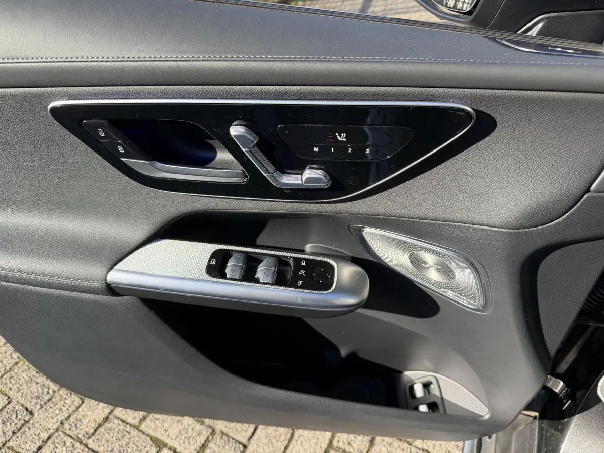 4MATIC AMG Line 20"/Trekhaak/Panoramadak/Burmester/Adaptieve cruise/Leder + memory/Stuur + stoelverwarming/360 camera/Head-up/Dodehoek/Sfeerverlichting