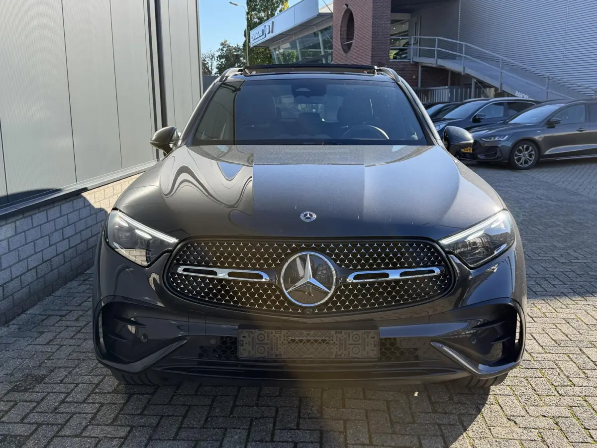 4MATIC AMG Line 20"/Trekhaak/Panoramadak/Burmester/Adaptieve cruise/Leder + memory/Stuur + stoelverwarming/360 camera/Head-up/Dodehoek/Sfeerverlichting