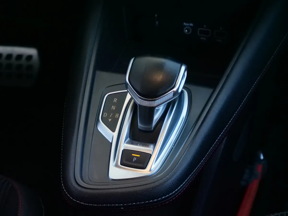 1.6 E-Tech Hybrid 145 Pk R.S. Line Automaat Navi / DAB / Camera