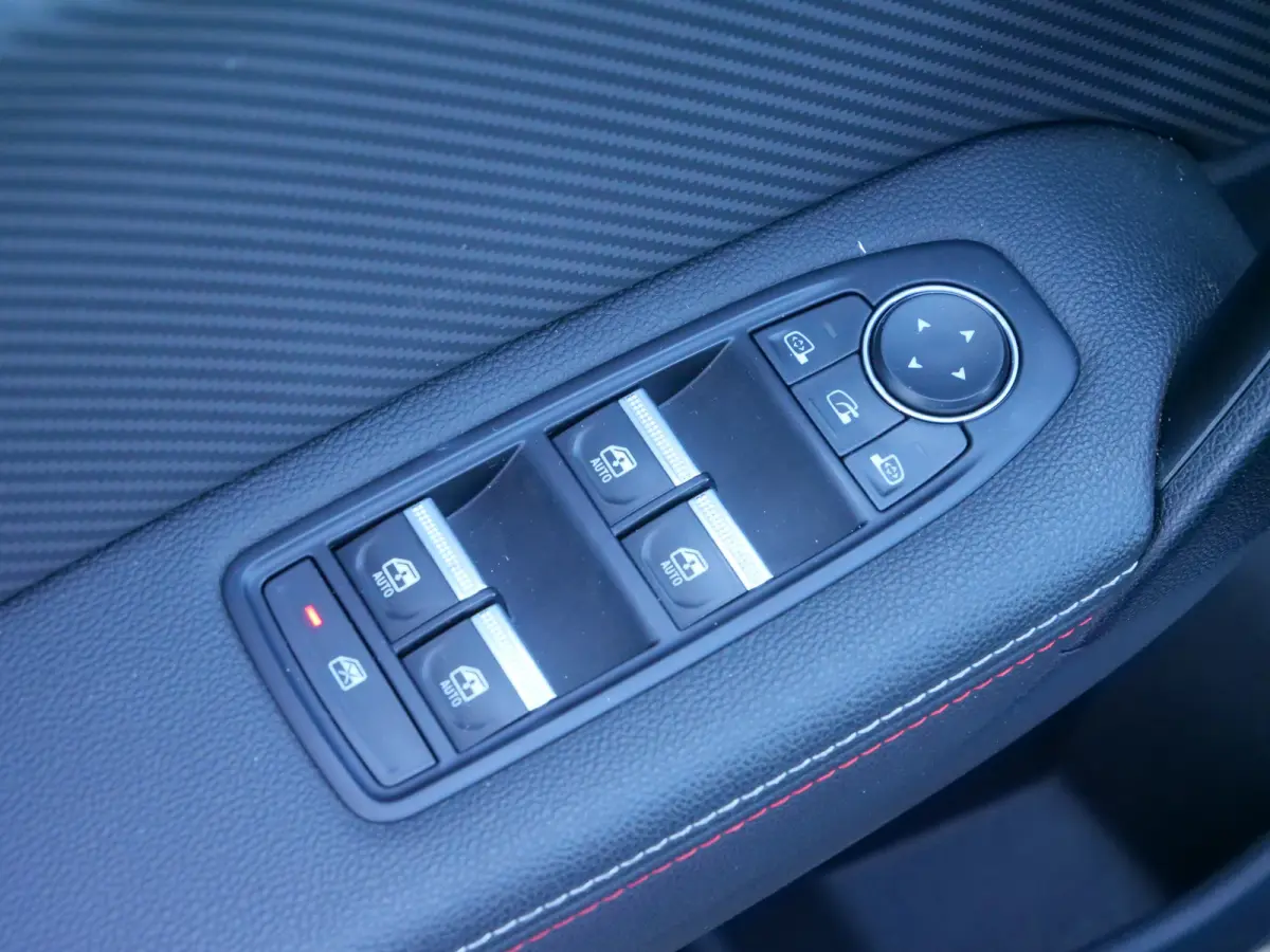 1.6 E-Tech Hybrid 145 Pk R.S. Line Automaat Navi / DAB / Camera