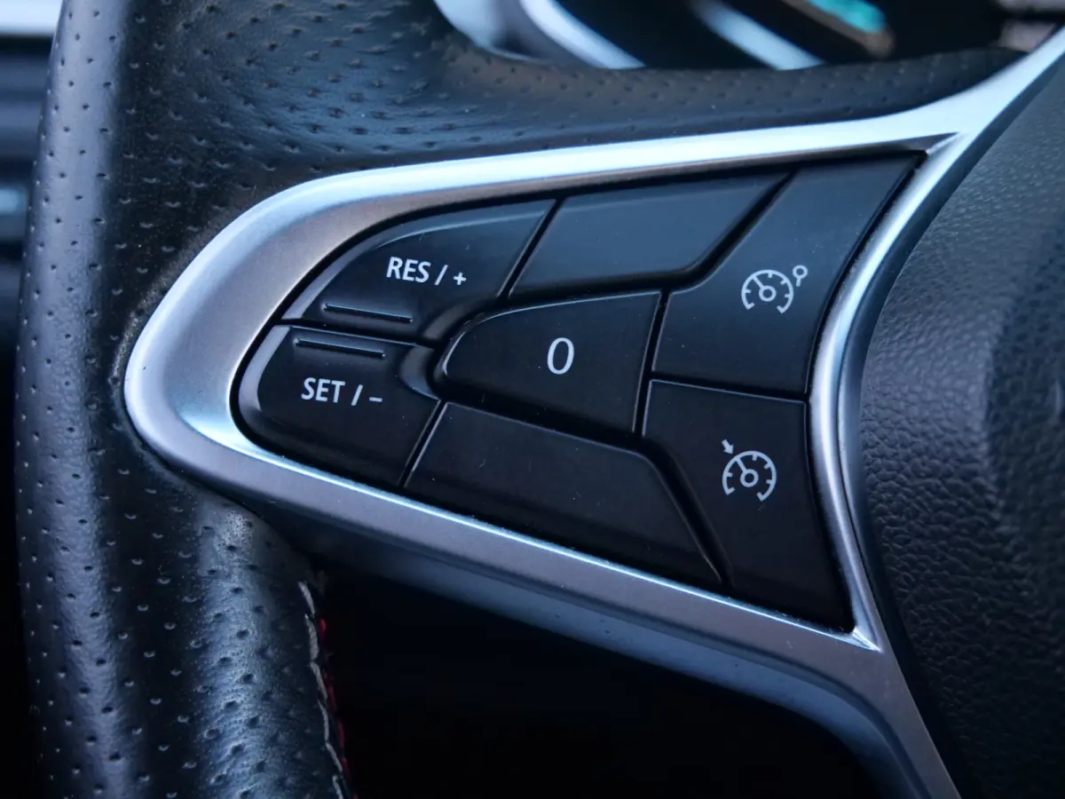 1.6 E-Tech Hybrid 145 Pk R.S. Line Automaat Navi / DAB / Camera