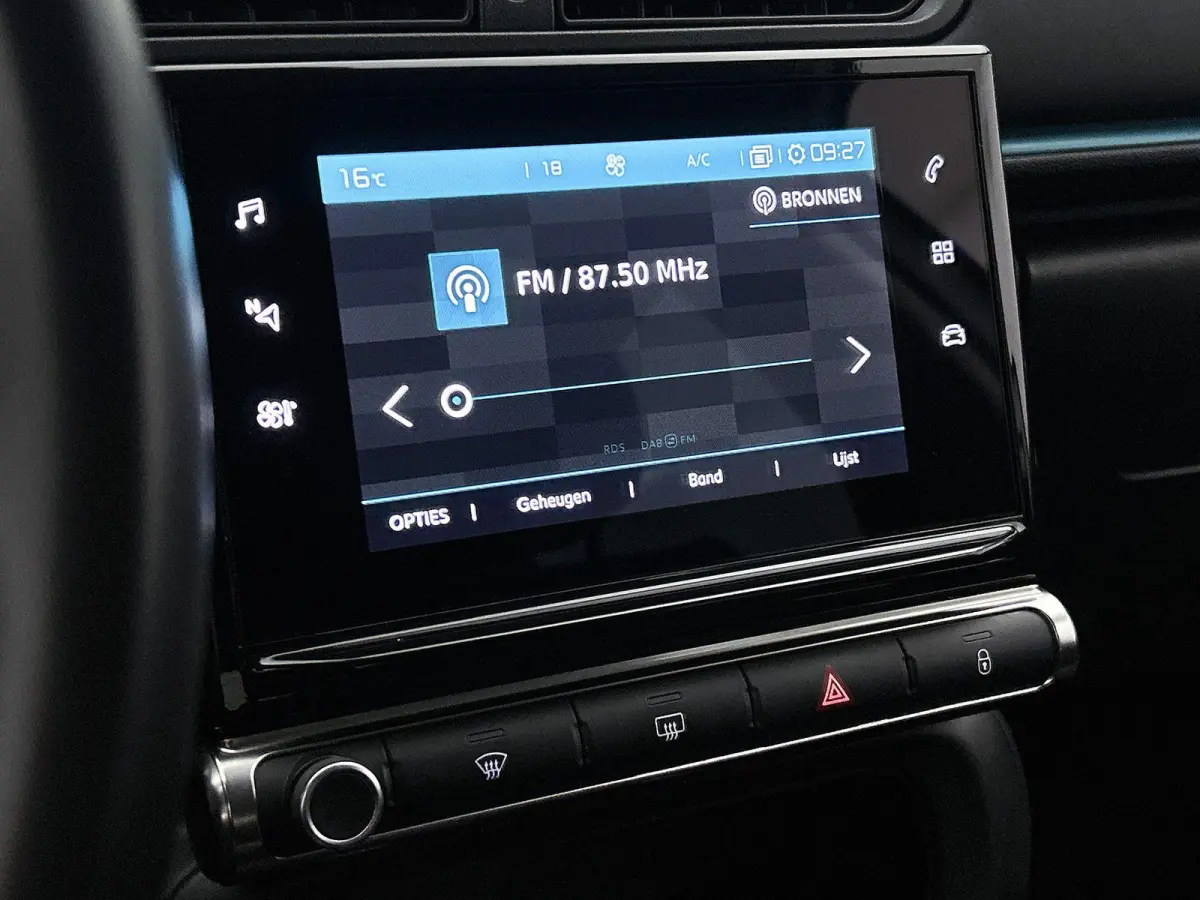 1.2 110pk Business | Navigatie | Camera | Armsteun Voor | Parkeersensoren Voor + Achter | Climate Control | Cruise Control | Getint Glas | 16"LMV | Apple Carplay/Android Auto |