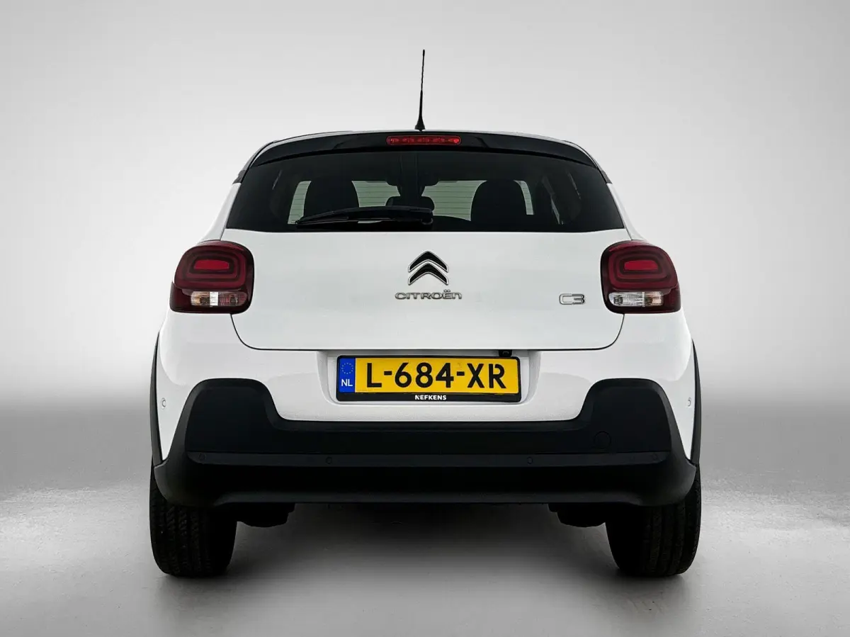 1.2 110pk Business | Navigatie | Camera | Armsteun Voor | Parkeersensoren Voor + Achter | Climate Control | Cruise Control | Getint Glas | 16"LMV | Apple Carplay/Android Auto |