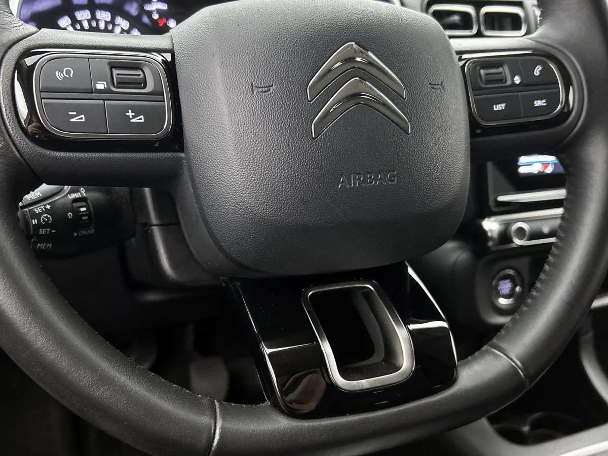 1.2 110pk Business | Navigatie | Camera | Armsteun Voor | Parkeersensoren Voor + Achter | Climate Control | Cruise Control | Getint Glas | 16"LMV | Apple Carplay/Android Auto |