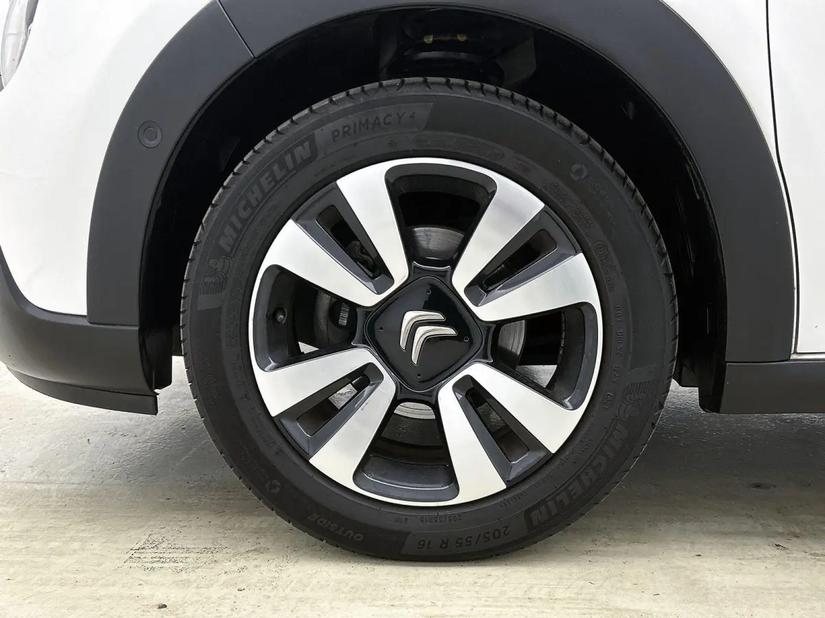 1.2 110pk Business | Navigatie | Camera | Armsteun Voor | Parkeersensoren Voor + Achter | Climate Control | Cruise Control | Getint Glas | 16"LMV | Apple Carplay/Android Auto |