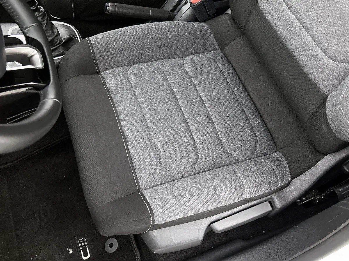 1.2 110pk Business | Navigatie | Camera | Armsteun Voor | Parkeersensoren Voor + Achter | Climate Control | Cruise Control | Getint Glas | 16"LMV | Apple Carplay/Android Auto |