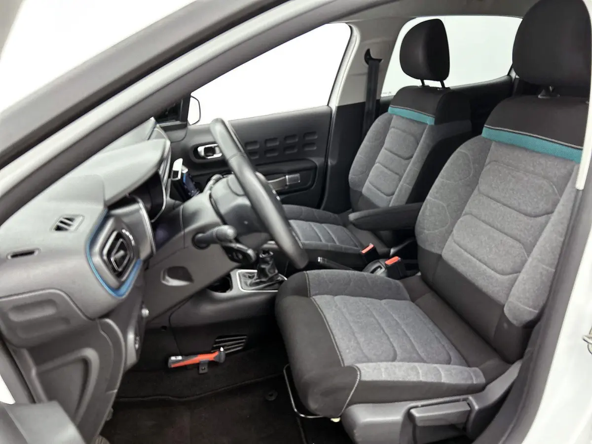 1.2 110pk Business | Navigatie | Camera | Armsteun Voor | Parkeersensoren Voor + Achter | Climate Control | Cruise Control | Getint Glas | 16"LMV | Apple Carplay/Android Auto |