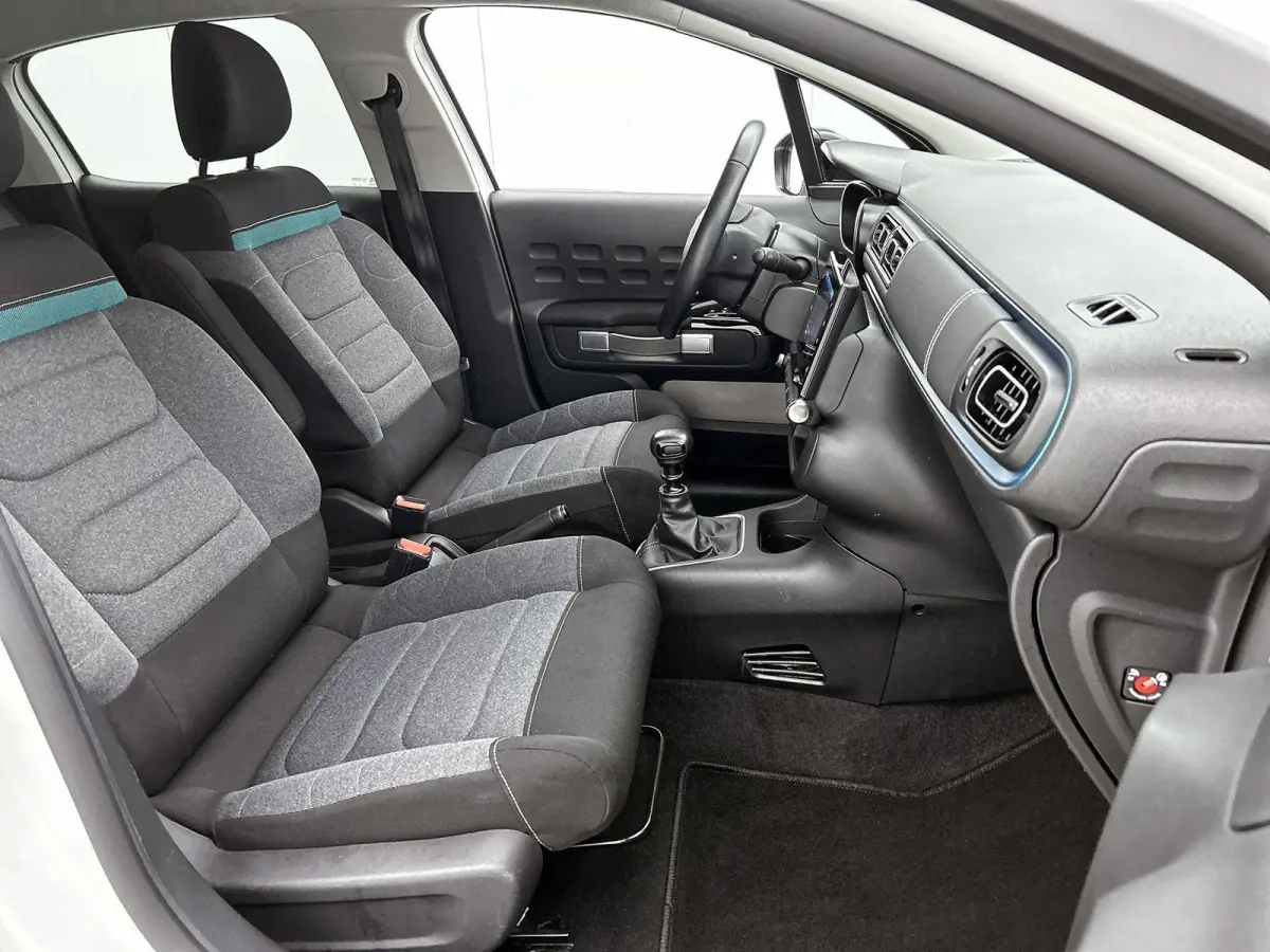 1.2 110pk Business | Navigatie | Camera | Armsteun Voor | Parkeersensoren Voor + Achter | Climate Control | Cruise Control | Getint Glas | 16"LMV | Apple Carplay/Android Auto |
