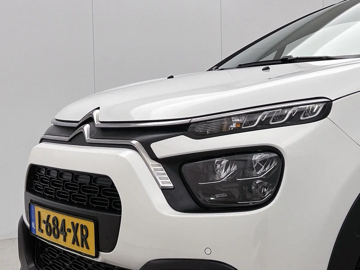 1.2 110pk Business | Navigatie | Camera | Armsteun Voor | Parkeersensoren Voor + Achter | Climate Control | Cruise Control | Getint Glas | 16"LMV | Apple Carplay/Android Auto |