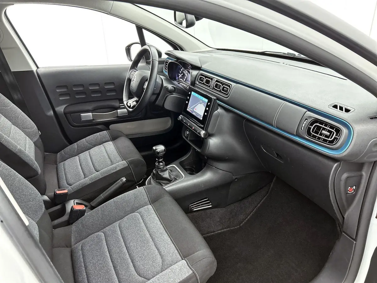 1.2 110pk Business | Navigatie | Camera | Armsteun Voor | Parkeersensoren Voor + Achter | Climate Control | Cruise Control | Getint Glas | 16"LMV | Apple Carplay/Android Auto |