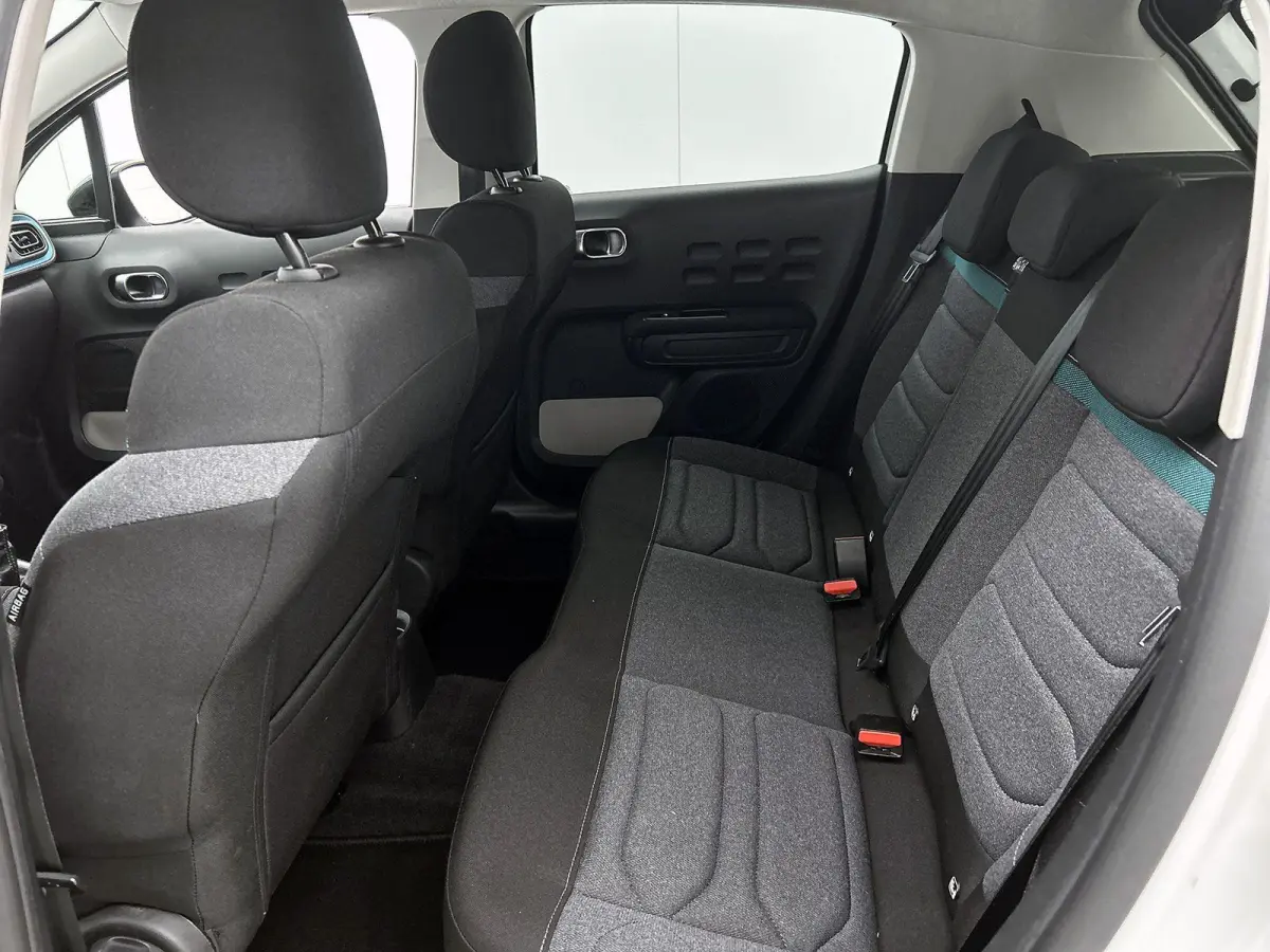 1.2 110pk Business | Navigatie | Camera | Armsteun Voor | Parkeersensoren Voor + Achter | Climate Control | Cruise Control | Getint Glas | 16"LMV | Apple Carplay/Android Auto |